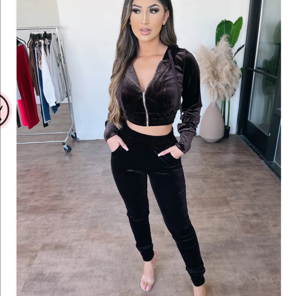Set - Picture 1 of 1